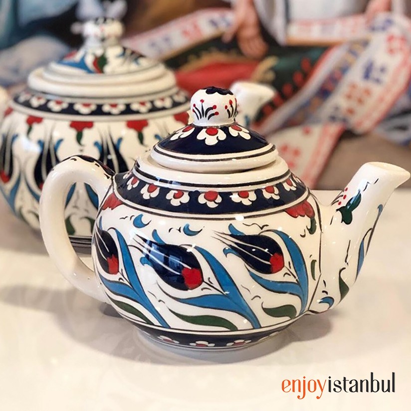 https://www.enjoyistanbul.com/UserFiles/Fotograflar/452323-iznik-design-ceramic-teapot-set-hdsf-2.jpg